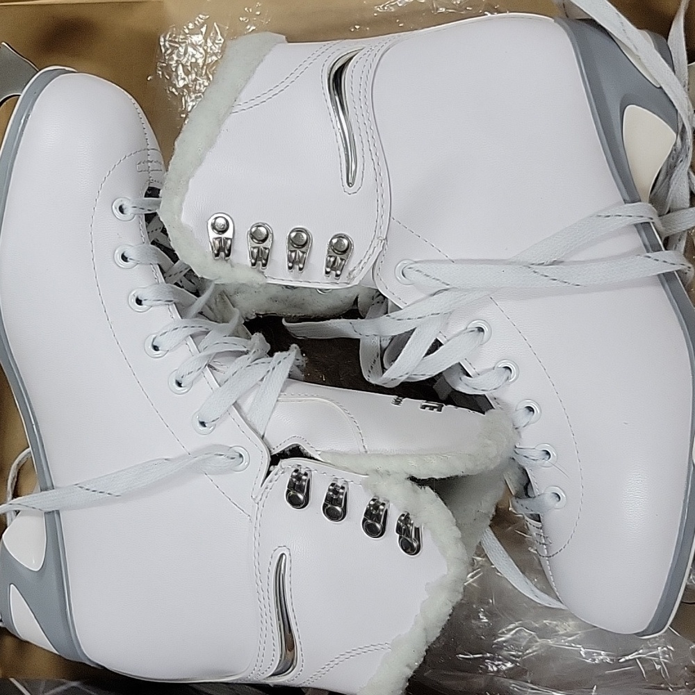 FIGURE SKATES By JACKSON "SOFT SKATE"  MARK I.  SIZE 7 NEW